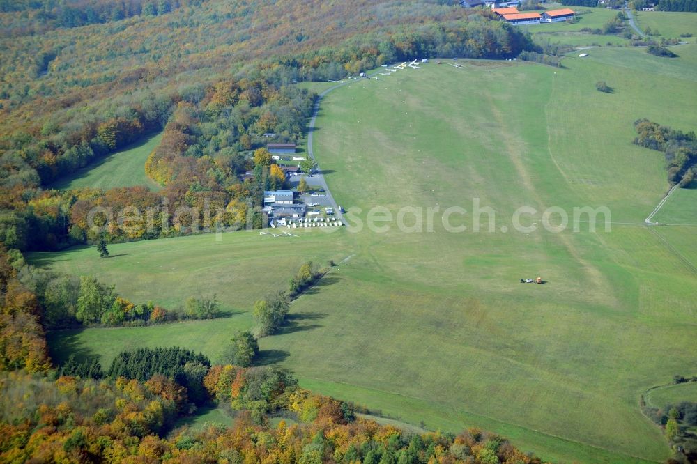 Eschershausen from the bird's eye view: View of the nature reserve Ithwiesen in Eschershausen in the state Lower Saxony. Amidst the Ithwiesen is the gliding airfield of the aviation sport association Ithwiesen