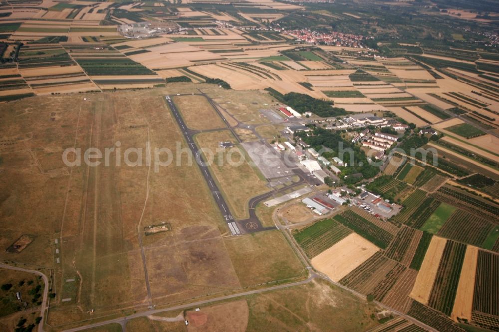 Mainz from the bird's eye view: Site of the airfield Mainz-Finthen in Layenhof in Mainz in Rhineland-Palatinate