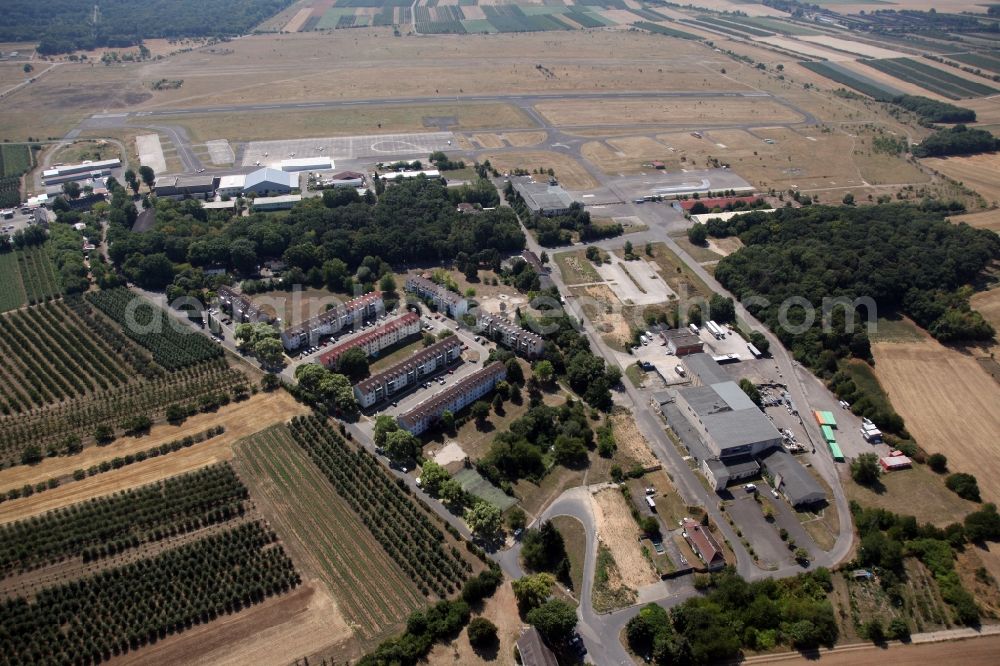 Aerial photograph Wackernheim - Grounds of the airfield on the Mainz-Finthen Layenhof in Mainz in Rhineland-Palatinate