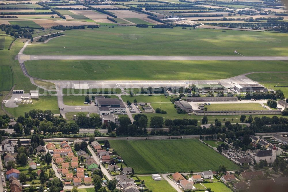 Aerial photograph Tulln an der Donau - Runway with tarmac terrain of military airfield Militaerflugplatz Langenlebarn on the Brumowskigasse in Tulln an der Donau in Lower Austria, Austria