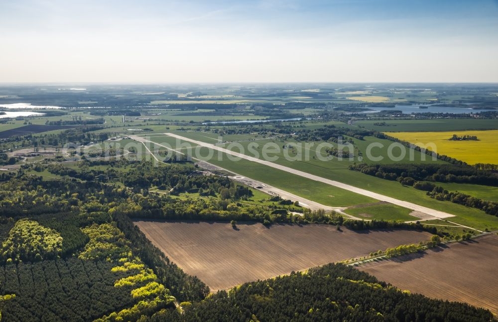 Lärz from the bird's eye view: Grounds of Mueritz Airpark in Laerz in Mecklenburg - Western Pomerania. The former military airfield, the airfield Rechlin is used for civilian today