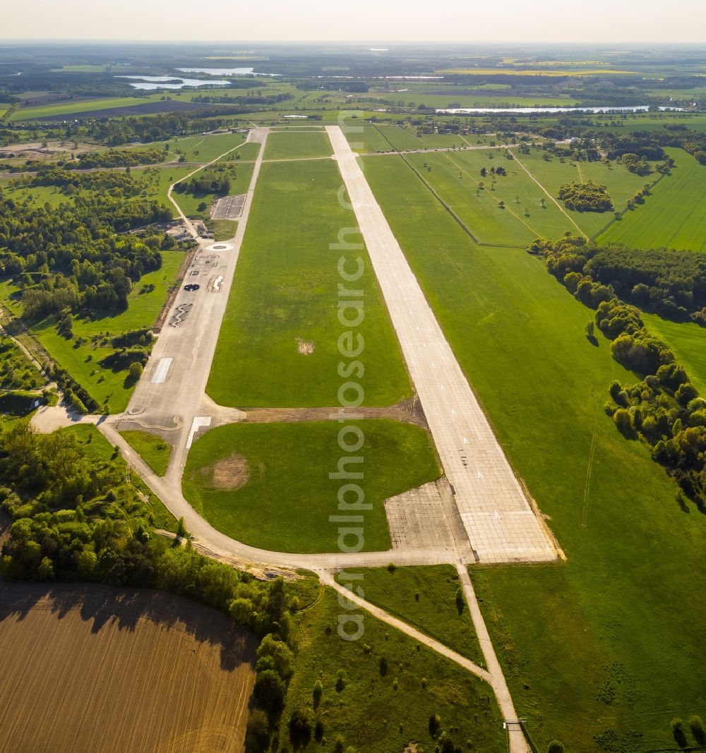 Lärz from the bird's eye view: Grounds of Mueritz Airpark in Laerz in Mecklenburg - Western Pomerania. The former military airfield, the airfield Rechlin is used for civilian today