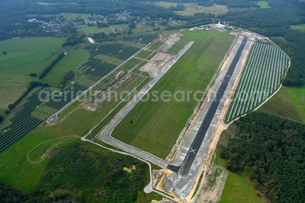 Neuhausen from the bird's eye view: Runway with tarmac terrain of airfield Flugplatzgesellschaft Cottbus/Neuhausen mbH on place Am Flugplatz in Neuhausen in the state Brandenburg, Germany