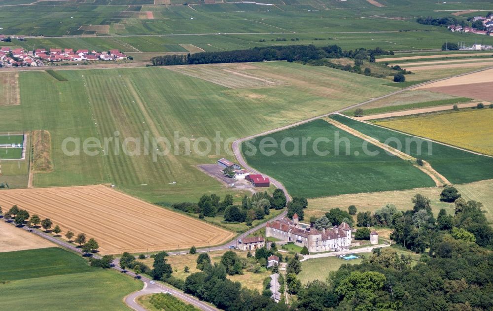 Aerial photograph Boncourt-le-Bois - Runway with tarmac terrain of airfield Nuits-Saint-Georges and Chateau de la Berchere in Boncourt-le-Bois in Bourgogne Franche-Comte, France