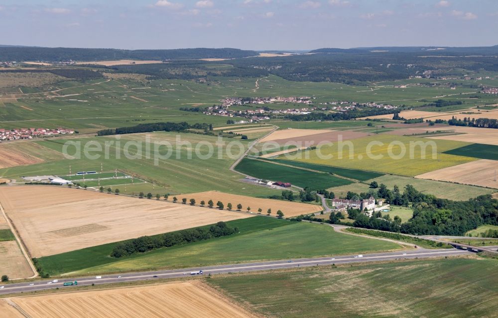 Boncourt-le-Bois from the bird's eye view: Runway with tarmac terrain of airfield Nuits-Saint-Georges and Chateau de la Berchere in Boncourt-le-Bois in Bourgogne Franche-Comte, France