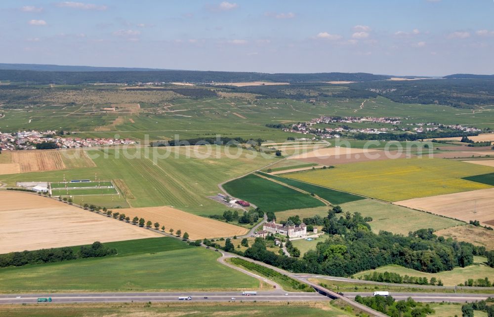 Aerial photograph Boncourt-le-Bois - Runway with tarmac terrain of airfield Nuits-Saint-Georges and Chateau de la Berchere in Boncourt-le-Bois in Bourgogne Franche-Comte, France