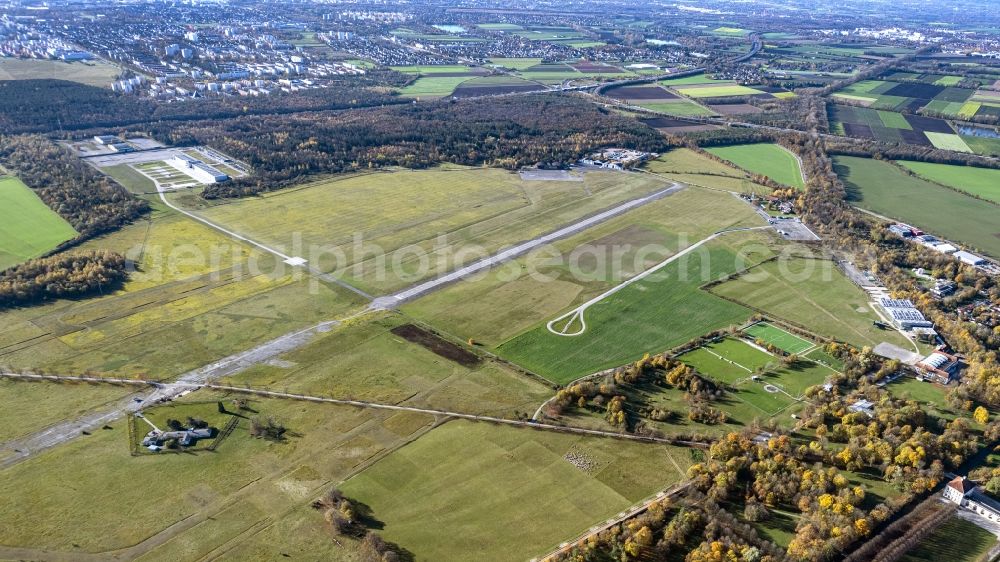 Oberschleißheim from the bird's eye view: Runway with tarmac terrain of airfield Schleissheim in Oberschleissheim in the state Bavaria, Germany