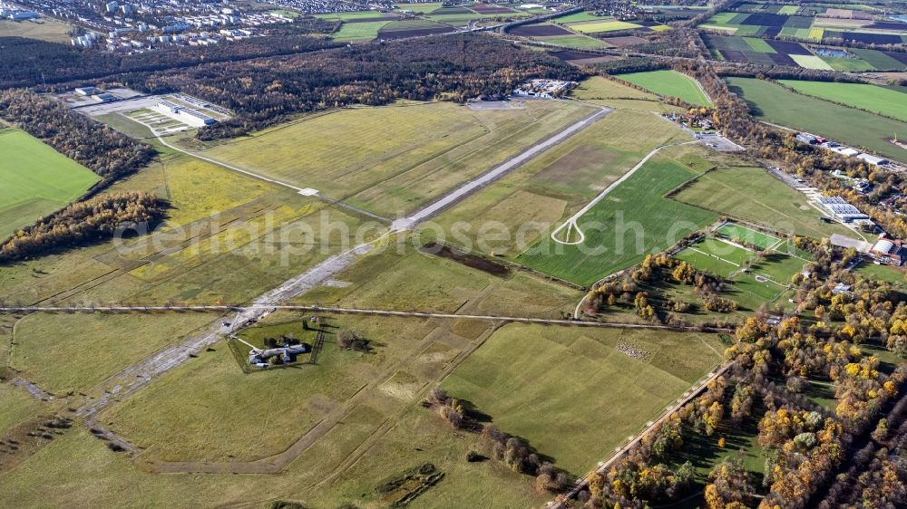 Aerial image Oberschleißheim - Runway with tarmac terrain of airfield Schleissheim in Oberschleissheim in the state Bavaria, Germany