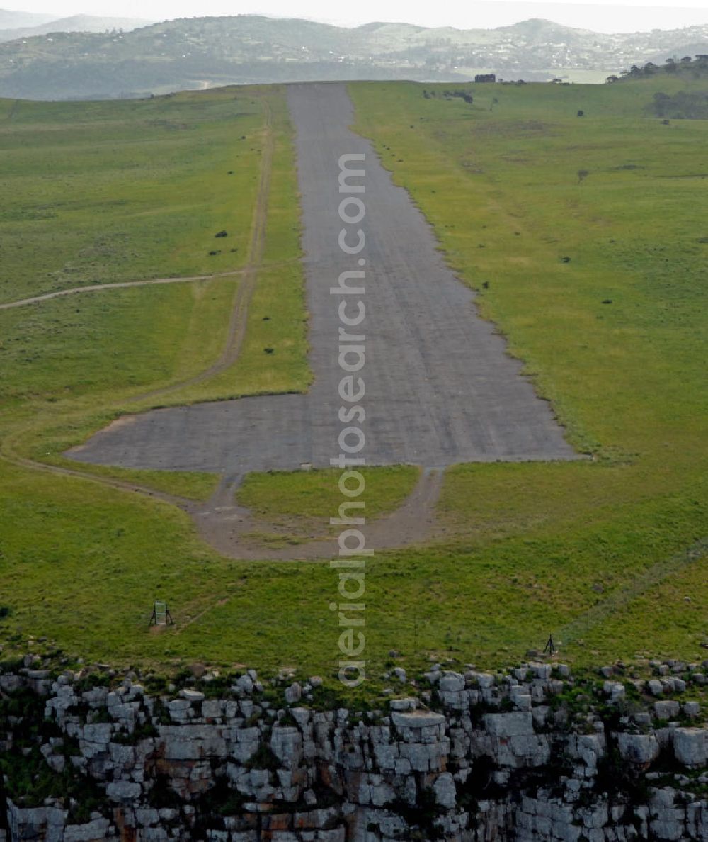 Port St. Johns from the bird's eye view: Die Start- und Landebahn des Flughafens Port St. Johns auf dem Gipfel der nahegelegenen Sandsteinberge. The runway of the airport Port St. Johns on the summit of the nearby sandstone hills.