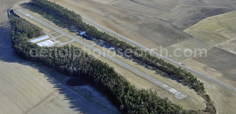 Oberhub from above - Blick auf den Flugplatz Regensburg-Oberhub, er wird von Motorfluggruppe Regensburg e. V. betrieben. View of the airfield Regensburg-Oberhub, it is operated by Motorfluggruppe Regensburg e. V..