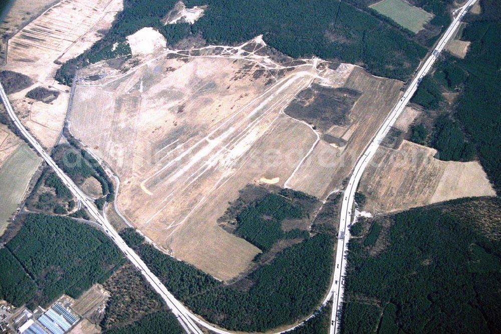 Saarmund / BRB from the bird's eye view: Flugplatz Saarmund bei Michendorf am Berliner Ring aus 10000ft Höhe.