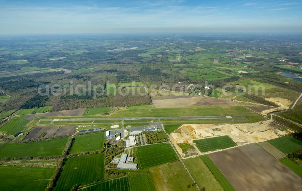 Hünxe from above - Runway with tarmac terrain of airfield SchwarzeHeide in Huenxe in the state North Rhine-Westphalia