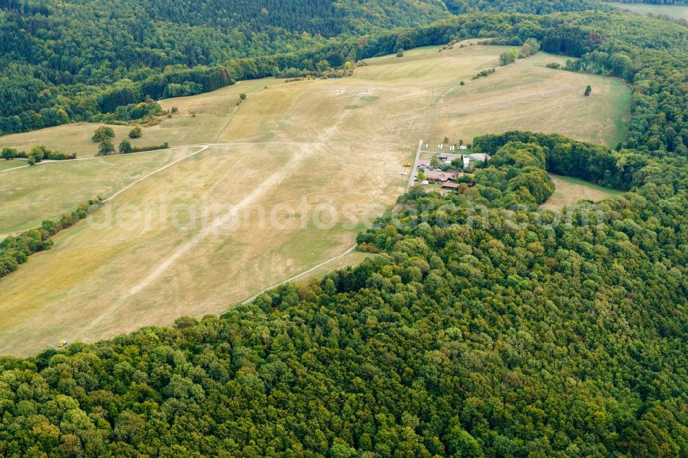 Aerial image Holzen - Runway with tarmac terrain of airfield Sonderlandeplatz Ithwiesen in Holzen in the state Lower Saxony, Germany