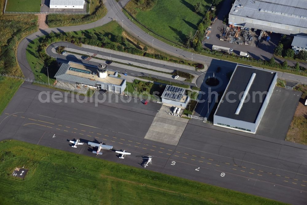 Aerial photograph Jahnsdorf Erzgebirge - Runway with tarmac terrain of airfield Verkehrslandeplatz Chemnitz/ Jahnsdorf GmbH on Wilhermsdorfer Strasse in Jahnsdorf Erzgebirge in the state Saxony