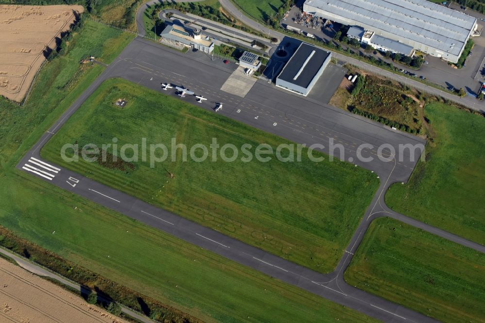 Jahnsdorf Erzgebirge from above - Runway with tarmac terrain of airfield Verkehrslandeplatz Chemnitz/ Jahnsdorf GmbH on Wilhermsdorfer Strasse in Jahnsdorf Erzgebirge in the state Saxony