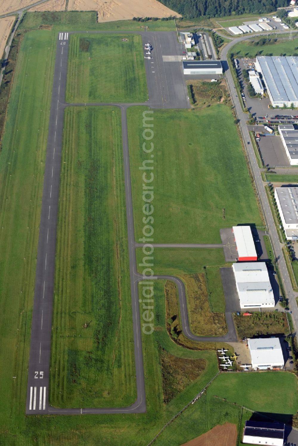 Aerial image Jahnsdorf Erzgebirge - Runway with tarmac terrain of airfield Verkehrslandeplatz Chemnitz/ Jahnsdorf GmbH on Wilhermsdorfer Strasse in Jahnsdorf Erzgebirge in the state Saxony