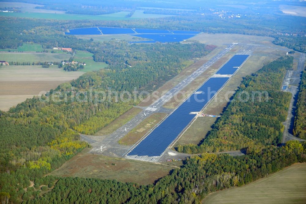 Aerial image Bahnsdorf - Runway with tarmac terrain of airfield Welzow in Bahnsdorf in the state Brandenburg, Germany