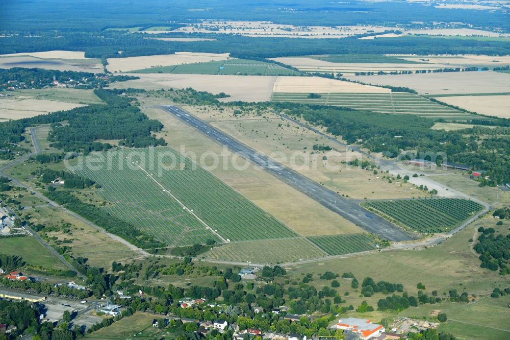 Aerial photograph Werneuchen - Runway with tarmac terrain of airfield in Werneuchen in the state Brandenburg, Germany