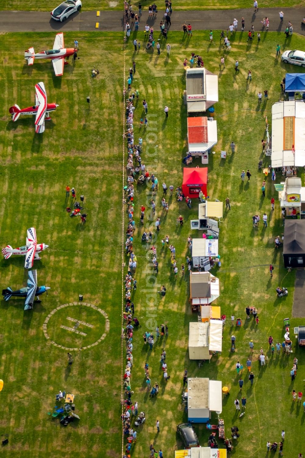 Aerial photograph Hamm - Aerodrome and flight day on the grounds of the Hamm-Lippewiesen in Hamm in North Rhine-Westphalia