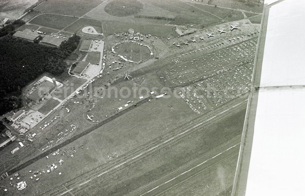 Berlin from the bird's eye view: Airfield party on Museum building ensemble Militaerhistorisches Museum der Bundeswehr - Flugplatz Berlin-Gatow in the district Bezirk Spandau in Berlin