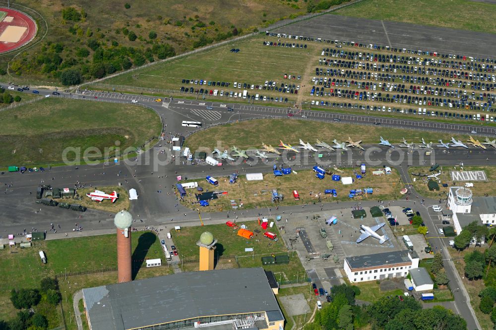 Berlin from the bird's eye view: Airfield party on Museum building ensemble Militaerhistorisches Museum der Bundeswehr - Flugplatz Berlin-Gatow in the district Bezirk Spandau in Berlin