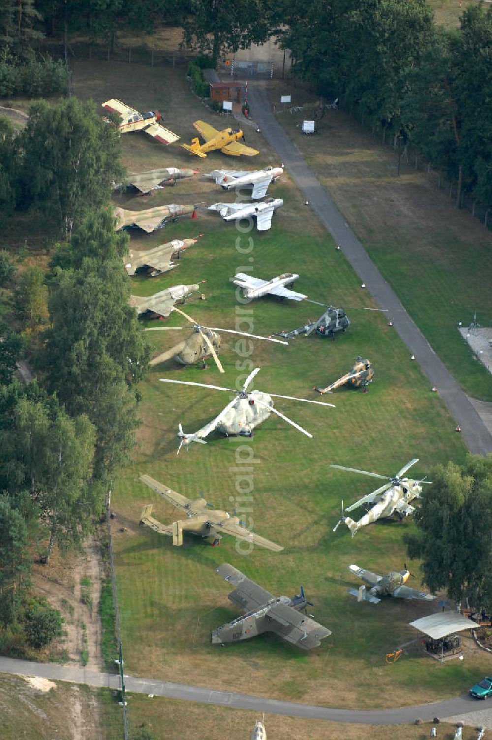 Cottbus from the bird's eye view: Blick auf das Flugplatzmuseum Cottbus in Brandenburg. Das Museum befindet sich auf einem Areal von über 20.000 Quadratmetern und präsentiert mit Militärflugzeugen, Agrarfliegern und Helikoptern die Geschichte der Luftfahrt. Kontakt: Flugplatzmuseum Cottbus e.V., Fichtestr. 1, 03046 Cottbus, Tel. +49 035 532 004,