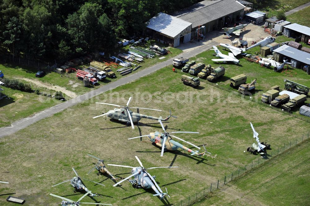 Cottbus from the bird's eye view: Blick auf das Flugplatzmuseum auf dem Gelände des ehemaligen Flugplatzes. Auf einem Areal von über 20.000 Quadratmetern stehen Militärflugzeuge, Agrarflieger und Helikopter sowie Flugsicherungs- und Kfz-Technik aus der Geschichte der Luftfahrt. Alle Zeitabschnitte werden im Museum ausführlich in Bildern und Dokumenten präsentiert. View of the Airfield Museum on the site of the former airfield Cottbus. Covering an area of 20,000 square meters military aircrafts, agricultural aircraft and helicopters and also air traffic control and vehicle technology from the history of aviation are shown. All periods are presented in detail in the museum's images and documents.