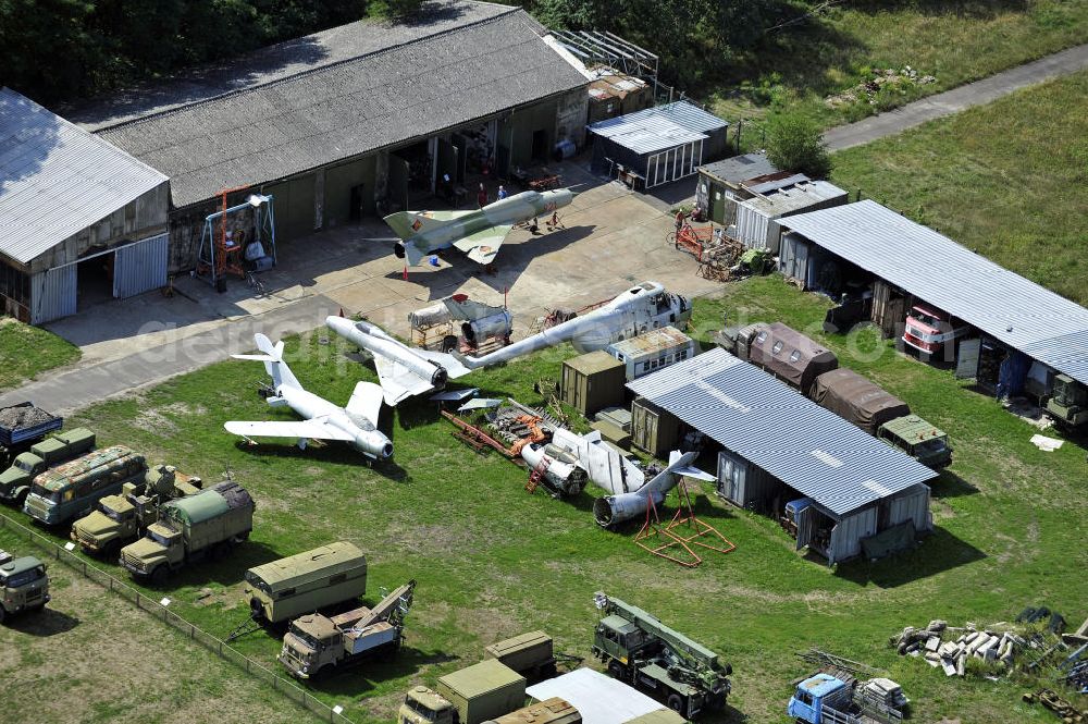 Cottbus from above - Blick auf das Flugplatzmuseum auf dem Gelände des ehemaligen Flugplatzes. Auf einem Areal von über 20.000 Quadratmetern stehen Militärflugzeuge, Agrarflieger und Helikopter sowie Flugsicherungs- und Kfz-Technik aus der Geschichte der Luftfahrt. Alle Zeitabschnitte werden im Museum ausführlich in Bildern und Dokumenten präsentiert. View of the Airfield Museum on the site of the former airfield Cottbus. Covering an area of 20,000 square meters military aircrafts, agricultural aircraft and helicopters and also air traffic control and vehicle technology from the history of aviation are shown. All periods are presented in detail in the museum's images and documents.