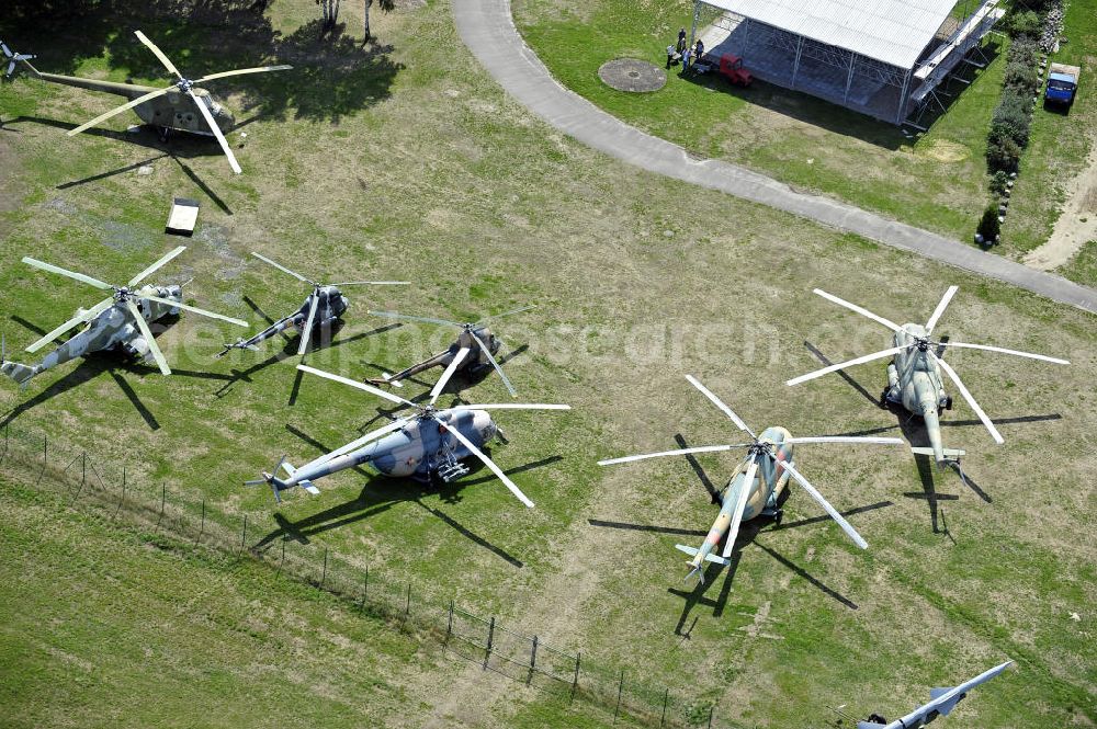 Aerial image Cottbus - Blick auf das Flugplatzmuseum auf dem Gelände des ehemaligen Flugplatzes. Auf einem Areal von über 20.000 Quadratmetern stehen Militärflugzeuge, Agrarflieger und Helikopter sowie Flugsicherungs- und Kfz-Technik aus der Geschichte der Luftfahrt. Alle Zeitabschnitte werden im Museum ausführlich in Bildern und Dokumenten präsentiert. View of the Airfield Museum on the site of the former airfield Cottbus. Covering an area of 20,000 square meters military aircrafts, agricultural aircraft and helicopters and also air traffic control and vehicle technology from the history of aviation are shown. All periods are presented in detail in the museum's images and documents.