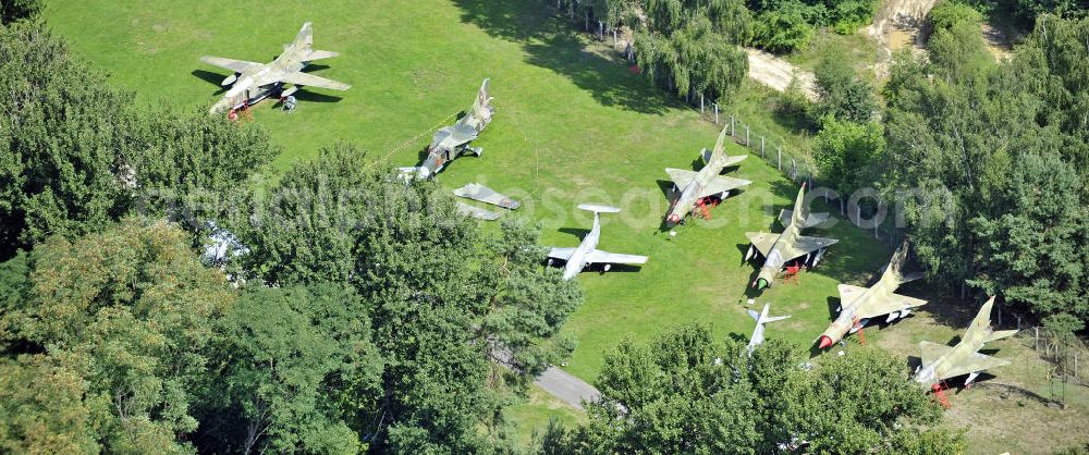 Cottbus from above - Blick auf das Flugplatzmuseum auf dem Gelände des ehemaligen Flugplatzes. Auf einem Areal von über 20.000 Quadratmetern stehen Militärflugzeuge, Agrarflieger und Helikopter sowie Flugsicherungs- und Kfz-Technik aus der Geschichte der Luftfahrt. Alle Zeitabschnitte werden im Museum ausführlich in Bildern und Dokumenten präsentiert. View of the Airfield Museum on the site of the former airfield Cottbus. Covering an area of 20,000 square meters military aircrafts, agricultural aircraft and helicopters and also air traffic control and vehicle technology from the history of aviation are shown. All periods are presented in detail in the museum's images and documents.