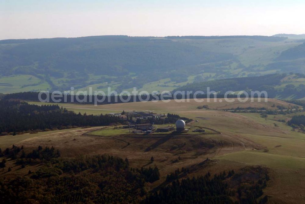 Aerial image Gersfeld/Rhön - Blick auf die Wasserkuppe, mit 950,2 m Höhe der höchste Berg in der Rhön. Hier entspringt die Fulda. Auf der Wasserkuppe befinden sich ein großes Segelflugzentrum mit der ältesten Segelflugschule der Welt, das Deutsche Segelflugmuseum, ein kleiner Flugplatz für Segel- und Motorflugzeuge, den historischen Segelflugverein OSC Wasserkuppe, eine Jugendbildungsstätte, Hotels und Restaurants sowie eine Wetter- und eine ehemalige militärische Radarstation.