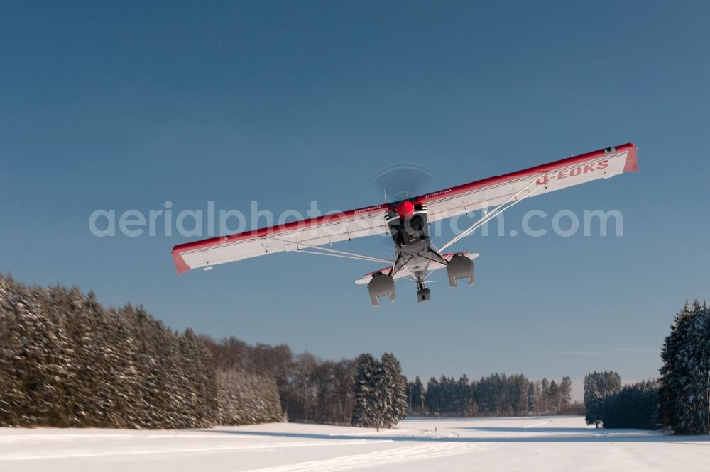 Aerial photograph Bad Ditzenbach - Small aircraft over the Bad Dietzenbach airfield in Baden-Wuerttemberg. No use for reports on aviation accidents!