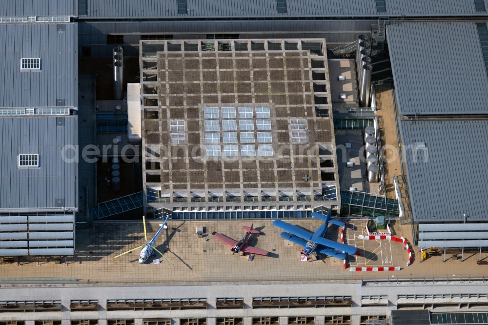 Stuttgart from above - Aircraft auf of Besucherterrasse on the airport in Stuttgart in the state Baden-Wuerttemberg, Germany