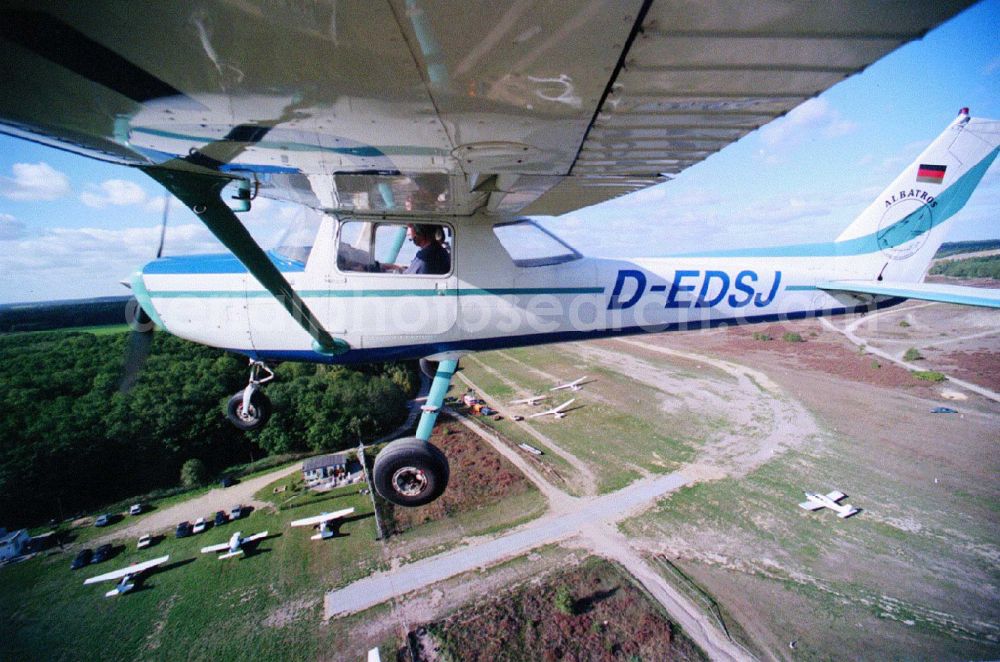 Saarmund from above - Cessna 152 with the identifier D-EDSJ Aircraft in flight over the airspace in the district Nuthetal in Saarmund in the state Brandenburg, Germany