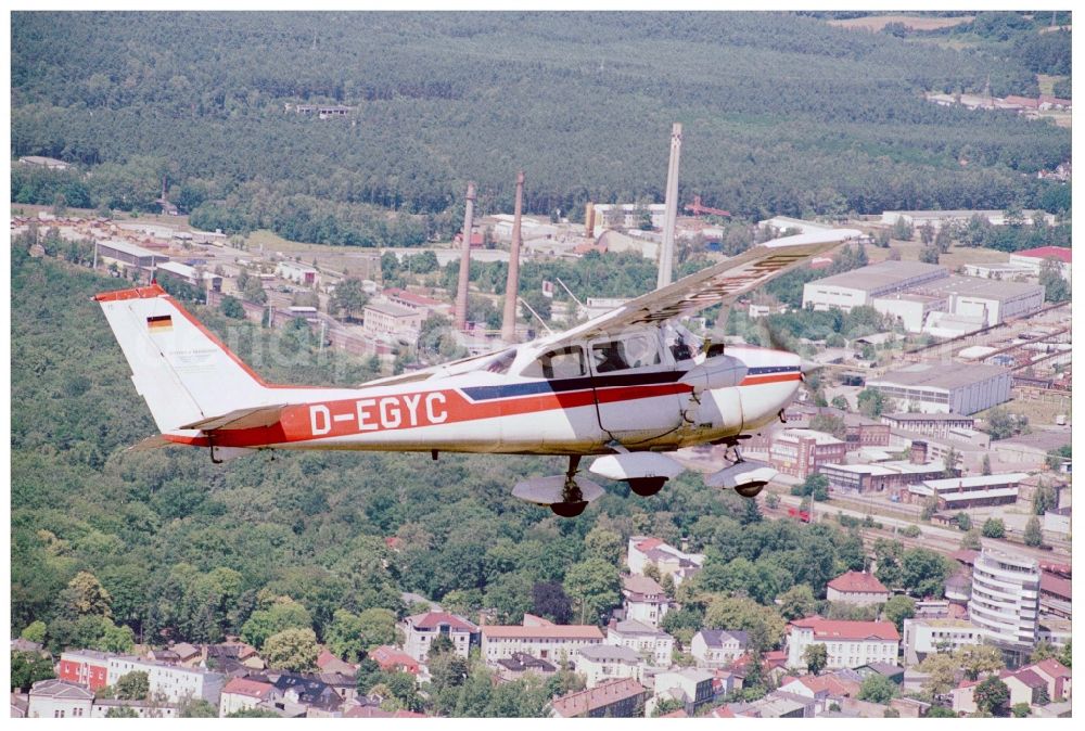 Fürstenwalde/Spree from the bird's eye view: Cessna F172H with call sign D-EGYC Aircraft in flight over the airspace in Fuerstenwalde/Spree in the state Brandenburg, Germany