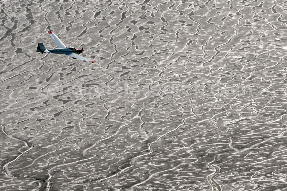 Aerial image Bremerhaven - Airplane in flight over the airspace over the river Weser at low tide in Bremerhaven in the state Bremen, Germany