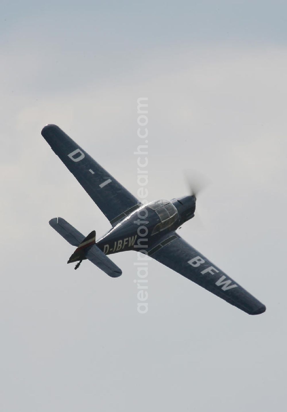 Eutingen im Gäu from the bird's eye view: Flugzeug / Kleinflugzeug vom Typ Messerschmitt Bf 108 nahe dem Segelfluggelände Eutingen im Gäu in Baden-Württemberg. Small aircraft near by the glider airfield Eutingen in Baden-Wuerttemberg.