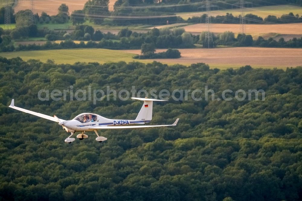 Aerial photograph Hamm - HK36 TC Super-Dimona with of Kennung D-KDHA Aircraft in flight over the airspace in Hamm in the state North Rhine-Westphalia, Germany