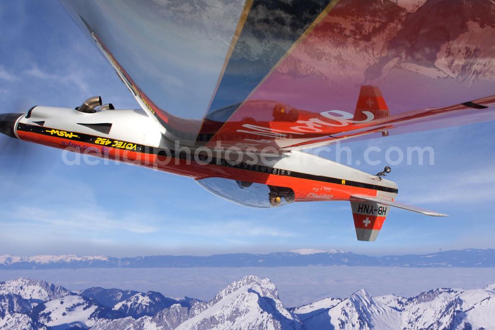 Birrfeld from above - Kunstflugzeug / Flugzeug vom Typ VOTEC 452 mit der schweizer Kennung HB-YNH nahe dem Flugplatz Birrfeld / Schweiz. Aerobatic aircraft near by the Birrfeld airfield in Switzerland.