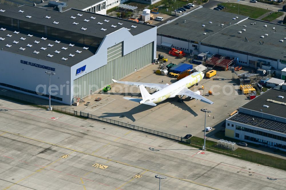 Aerial photograph Dresden - Aircraft maintenance hall - hangar at the Dresden Airport in the district of Klotzsche in Dresden in the federal state of Saxony, Germany