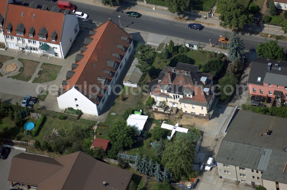 Aerial image Berlin - Mixing of residential and commercial settlements along the Lindenberger Strasse in the district Wartenberg in Berlin, Germany