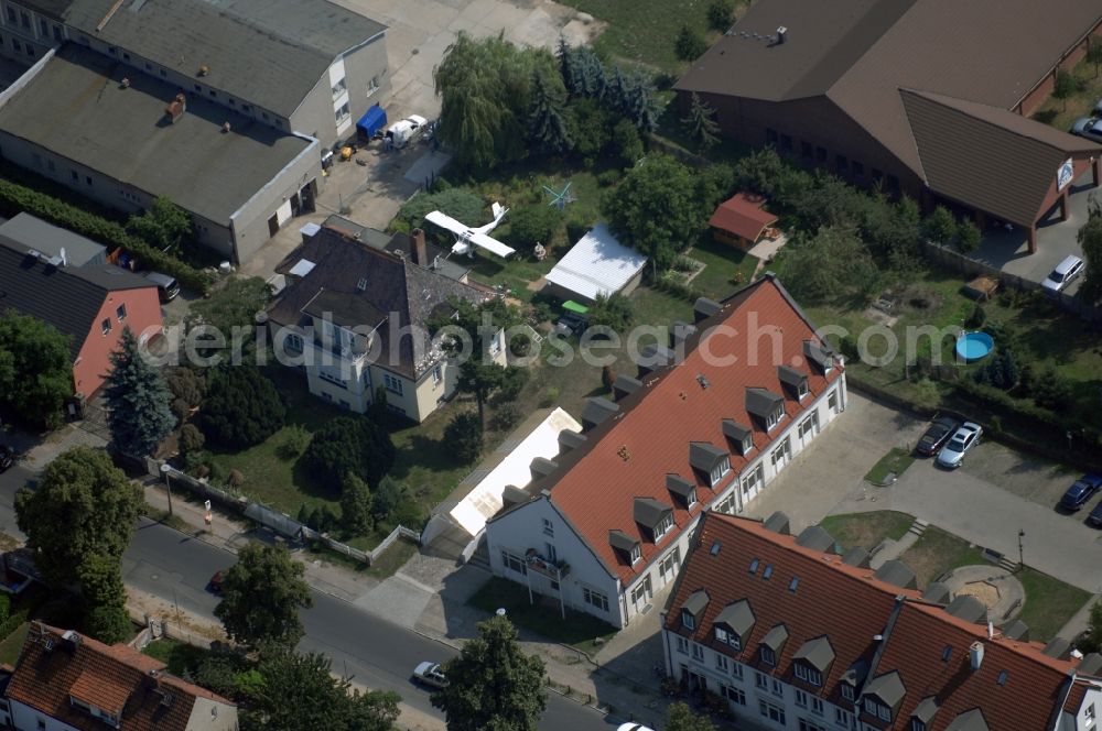 Aerial image Berlin - Mixing of residential and commercial settlements along the Lindenberger Strasse in the district Wartenberg in Berlin, Germany