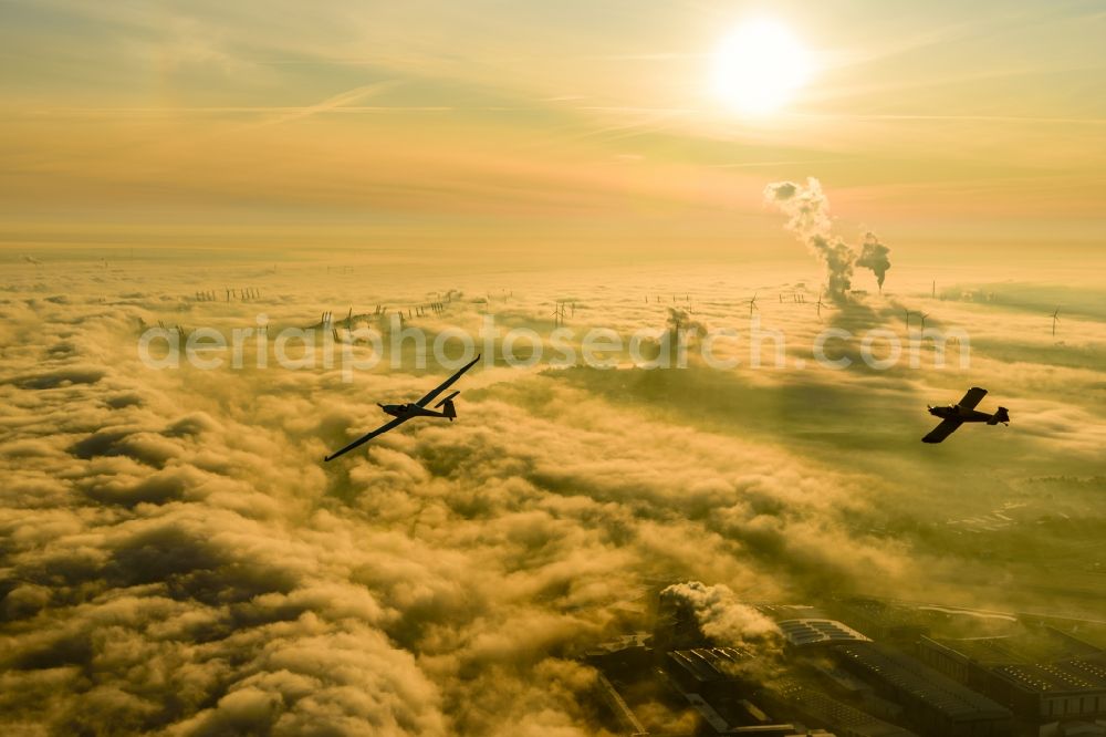 Aerial photograph Hamburg - Aircrafts in flight over Weather-induced wind energy installations embedded in a fog layer on a field in Hamburg, Germany