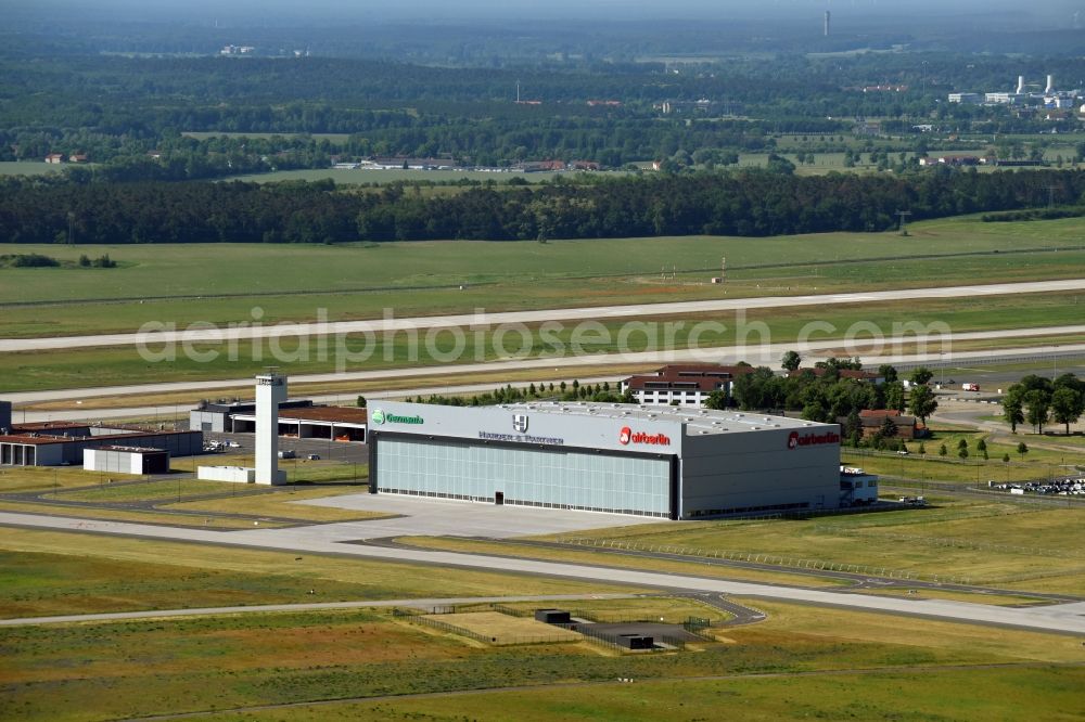 Schönefeld from above - Aircraft hangar at the Wolfgang-von-Gronau-Allee in Schoenefeld in the state of Brandenburg, Germany