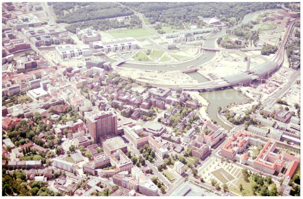 Berlin Mitte / Tiergarten from the bird's eye view: 31.05.2004 Berlin Mitte, Blick auf die Gebäude der Hessische Straße 11, 10115 Berlin, im Hintergrund der Spreebogen mit dem Regierungsviertel im Tiergarten, der PRIMA Wohnbau Gesellschaft, PRIMA Wohnbauten Privatisierungs-Managemant GmbH Lichtenberg, Kurfürstendamm 32, 10719 Berlin, Tel.: 212497-0, Fax.: 2110170,