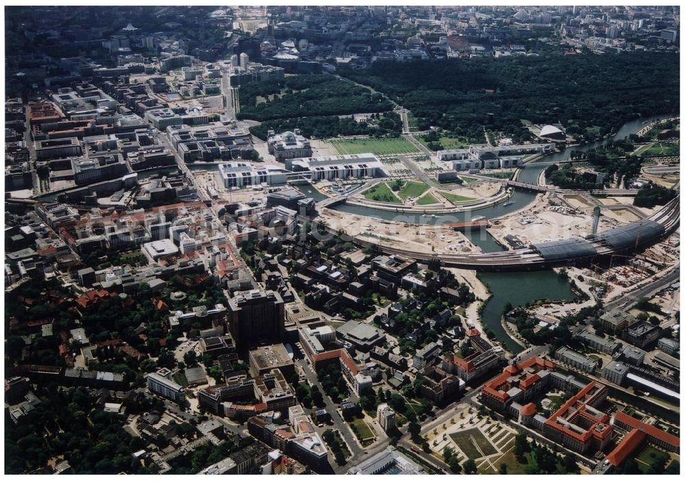 Aerial image Berlin Mitte / Tiergarten - 31.05.2004 Berlin Mitte, Blick auf die Gebäude der Hessische Straße 11, 10115 Berlin, im Hintergrund der Spreebogen mit dem Regierungsviertel im Tiergarten, der PRIMA Wohnbau Gesellschaft, PRIMA Wohnbauten Privatisierungs-Managemant GmbH Lichtenberg, Kurfürstendamm 32, 10719 Berlin, Tel.: 212497-0, Fax.: 2110170,