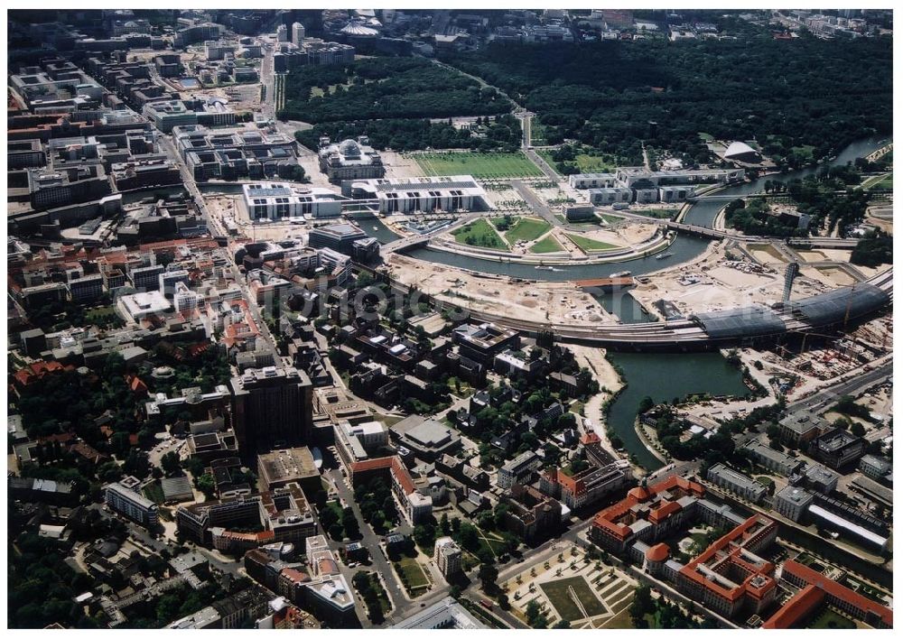 Berlin Mitte / Tiergarten from above - 31.05.2004 Berlin Mitte, Blick auf die Gebäude der Hessische Straße 11, 10115 Berlin, im Hintergrund der Spreebogen mit dem Regierungsviertel im Tiergarten, der PRIMA Wohnbau Gesellschaft, PRIMA Wohnbauten Privatisierungs-Managemant GmbH Lichtenberg, Kurfürstendamm 32, 10719 Berlin, Tel.: 212497-0, Fax.: 2110170,