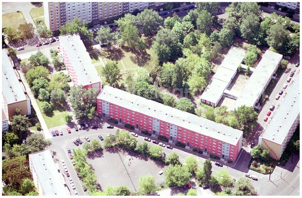 Aerial image Berlin Lichtenberg - 31.05.2004 Berlin Lichtenberg, Blick auf die Gebäude der Herbert-Tschäpe-Straße 6-28, 10369 Berlin, der PRIMA Wohnbau Gesellschaft, PRIMA Wohnbauten Privatisierungs-Managemant GmbH Lichtenberg, Kurfürstendamm 32, 10719 Berlin, Tel.: 212497-0, Fax.: 2110170,