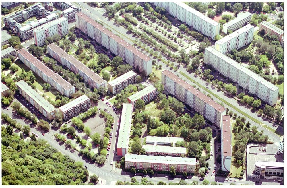 Aerial photograph Berlin Lichtenberg - 31.05.2004 Berlin Lichtenberg, Blick auf die Gebäude der Herbert-Tschäpe-Straße 6-28, 10369 Berlin, der PRIMA Wohnbau Gesellschaft, PRIMA Wohnbauten Privatisierungs-Managemant GmbH Lichtenberg, Kurfürstendamm 32, 10719 Berlin, Tel.: 212497-0, Fax.: 2110170,