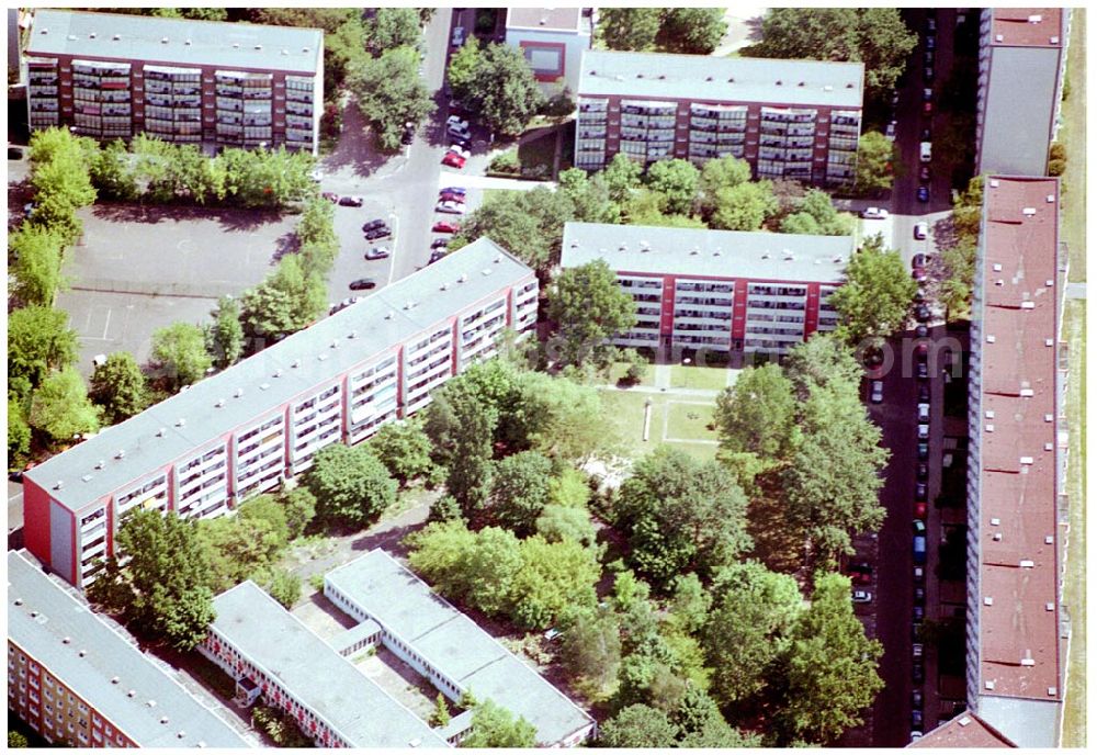 Berlin Lichtenberg from the bird's eye view: 31.05.2004 Berlin Lichtenberg, Blick auf die Gebäude der Herbert-Tschäpe-Straße 6-28, 10369 Berlin, der PRIMA Wohnbau Gesellschaft, PRIMA Wohnbauten Privatisierungs-Managemant GmbH Lichtenberg, Kurfürstendamm 32, 10719 Berlin, Tel.: 212497-0, Fax.: 2110170,